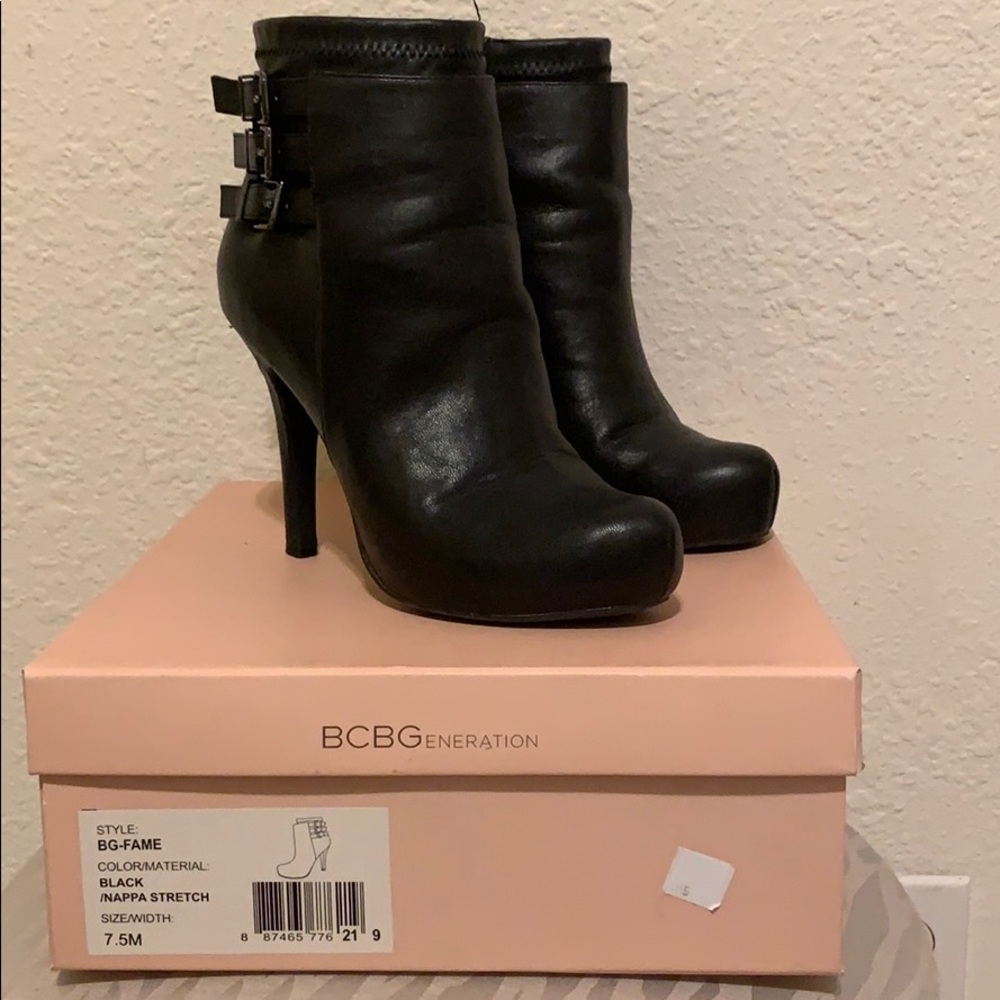 BCBG Nappa Stretch Booties Size 7 1/2